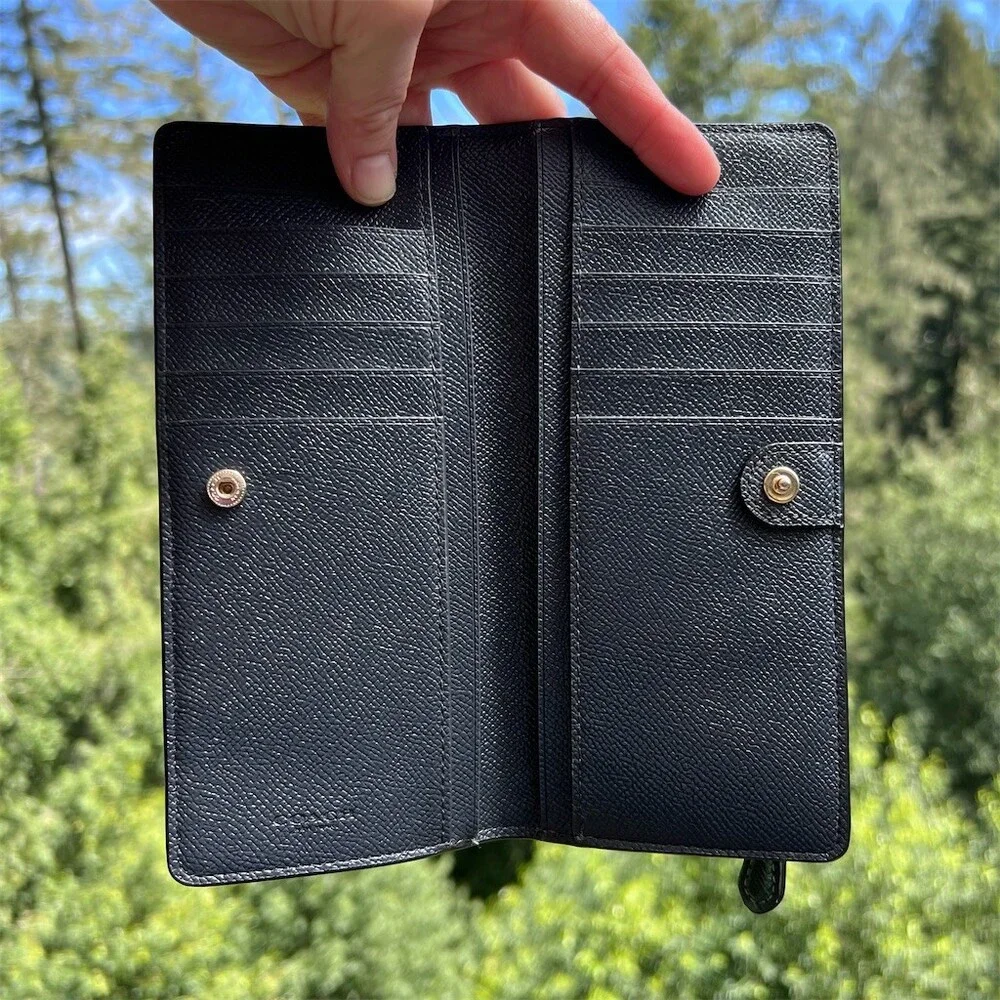 COACH Slim Bifold Wallet GREEN
Crossgrain Leather with Gold Hardware AUTHENTIC - Picture 3 of 7